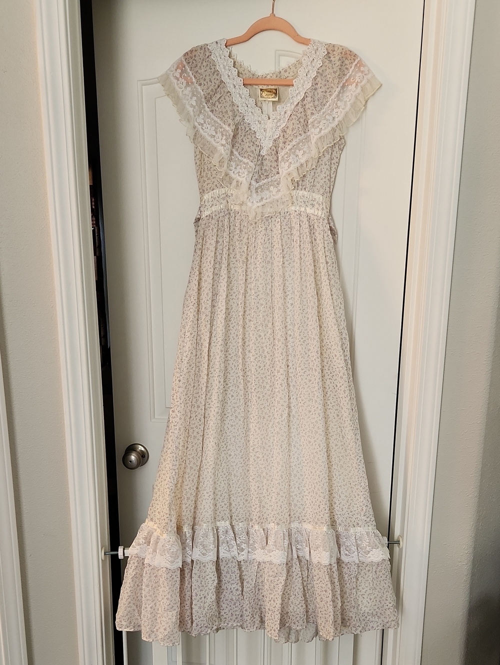 Gunne SAX Ivory Floral Lace-Trim Maxi Dress